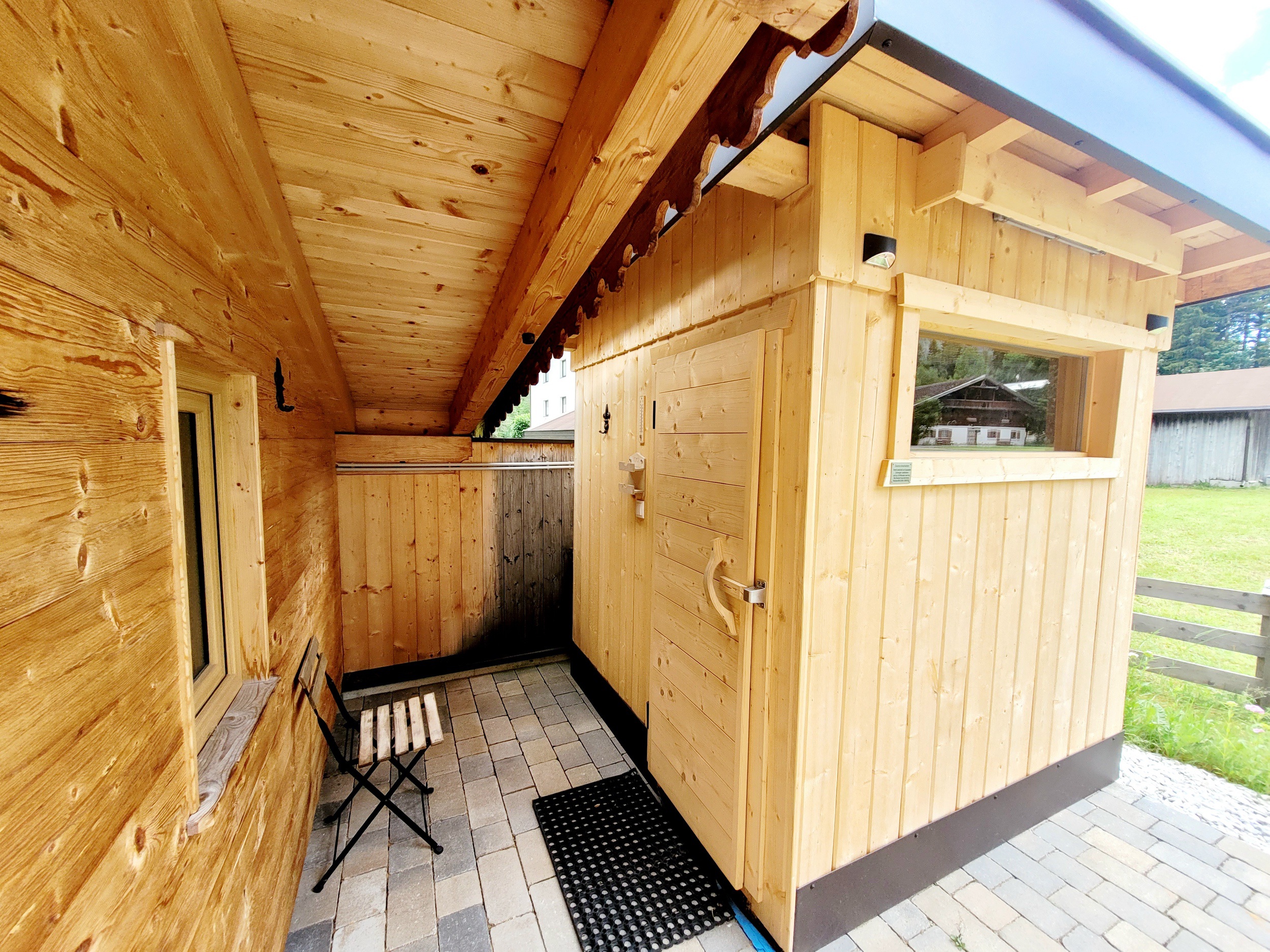 Outdoor-Sauna im Garten