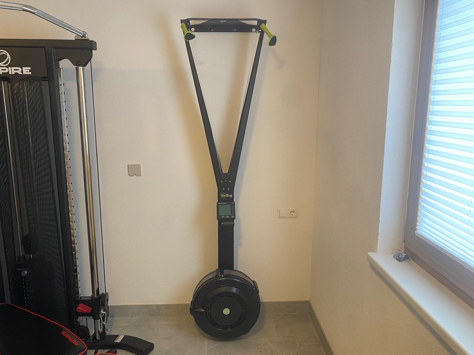 Concept2 SkiErg Trainingsgerät im Fitnessraum des Alpenchalets Leutasch